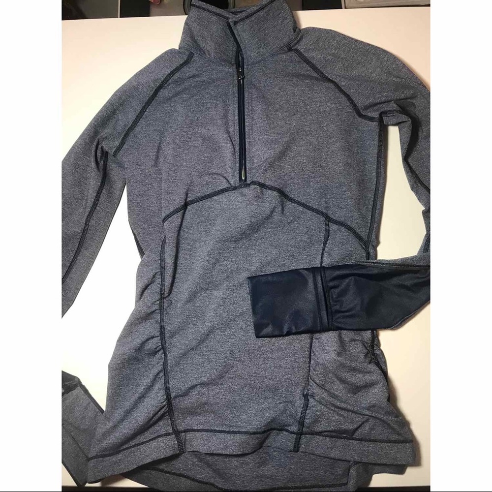 Lululemon Kriss Cross 1/2 zip- size 6